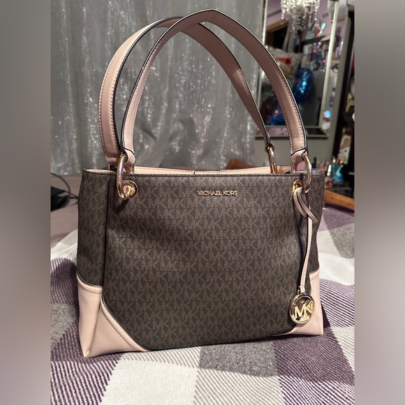 Michael Kors Nicole Large Tote Brown Signature Bag - Picture 2 of 5